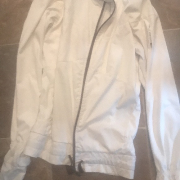 Womens helly Hansen summer jacket. Size large fits more like a medium. - Picture 3 of 4